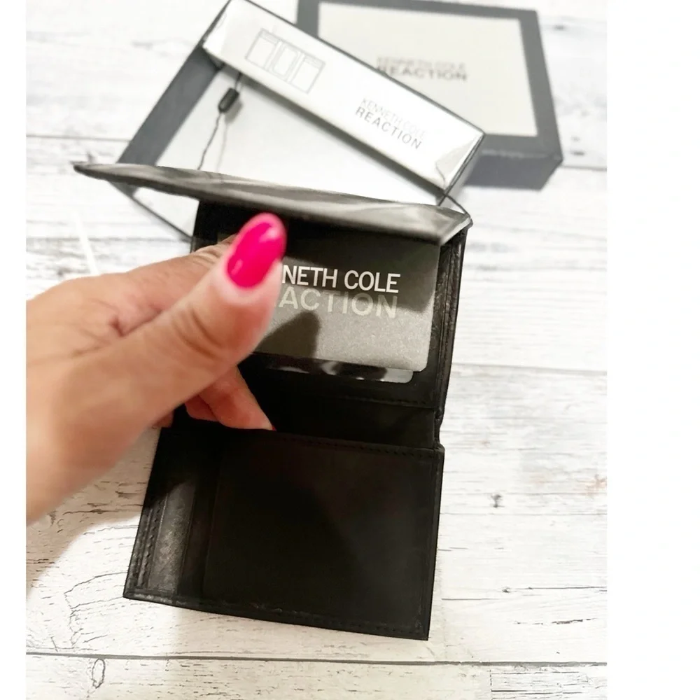 Kenneth Cole Men’s Tri Fold Black Leather Wallet NEW